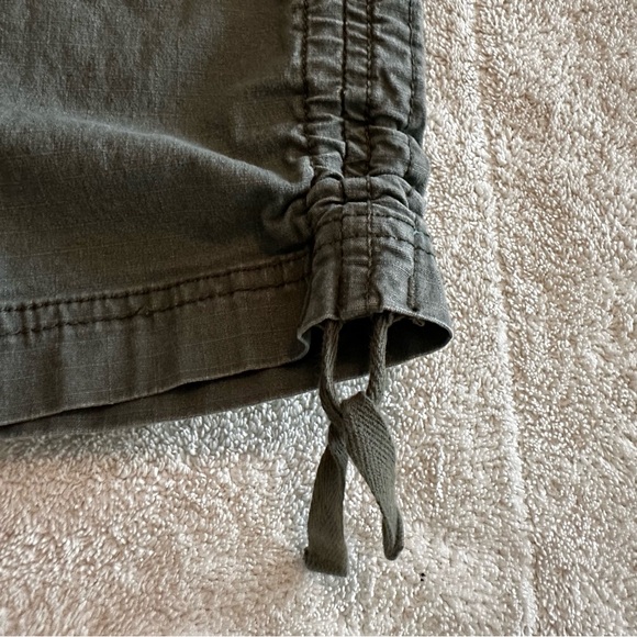 Eddie Bauer Olive Green Cargo Capri Pants 12 - Picture 14 of 16